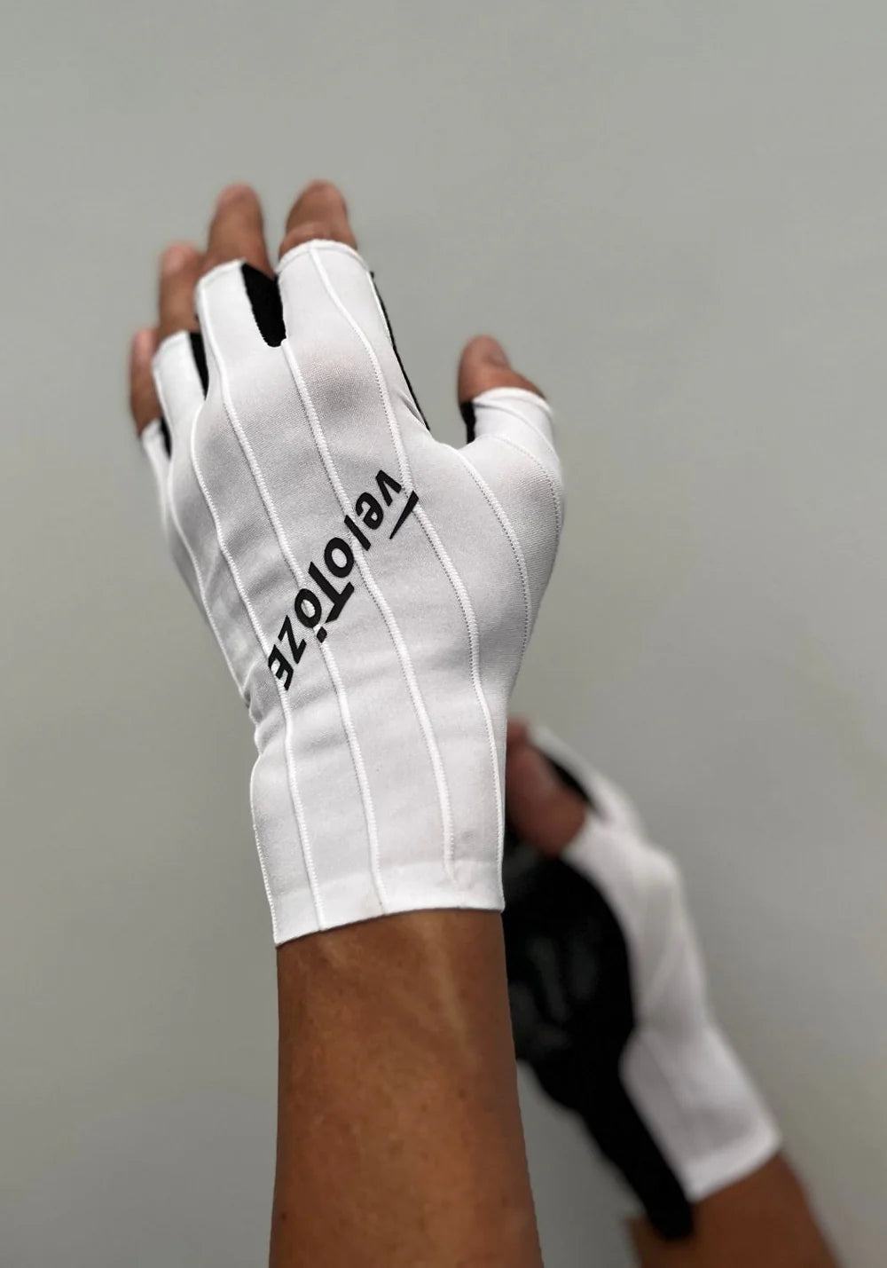 Velotoze Pro Aero Gloves - White
