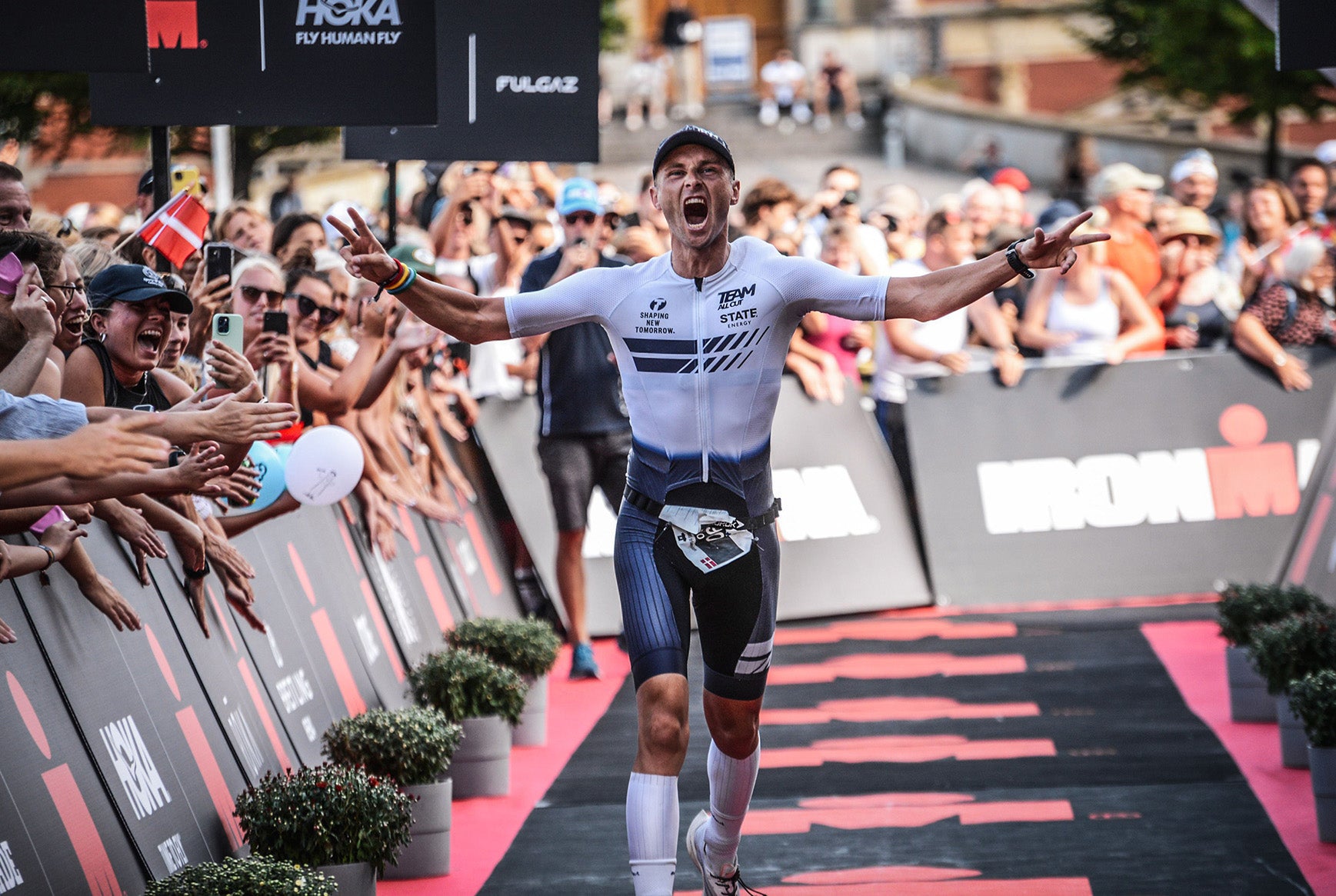 bo strandmark løber over målstregen ved IRONMAN Copenhagen 2022