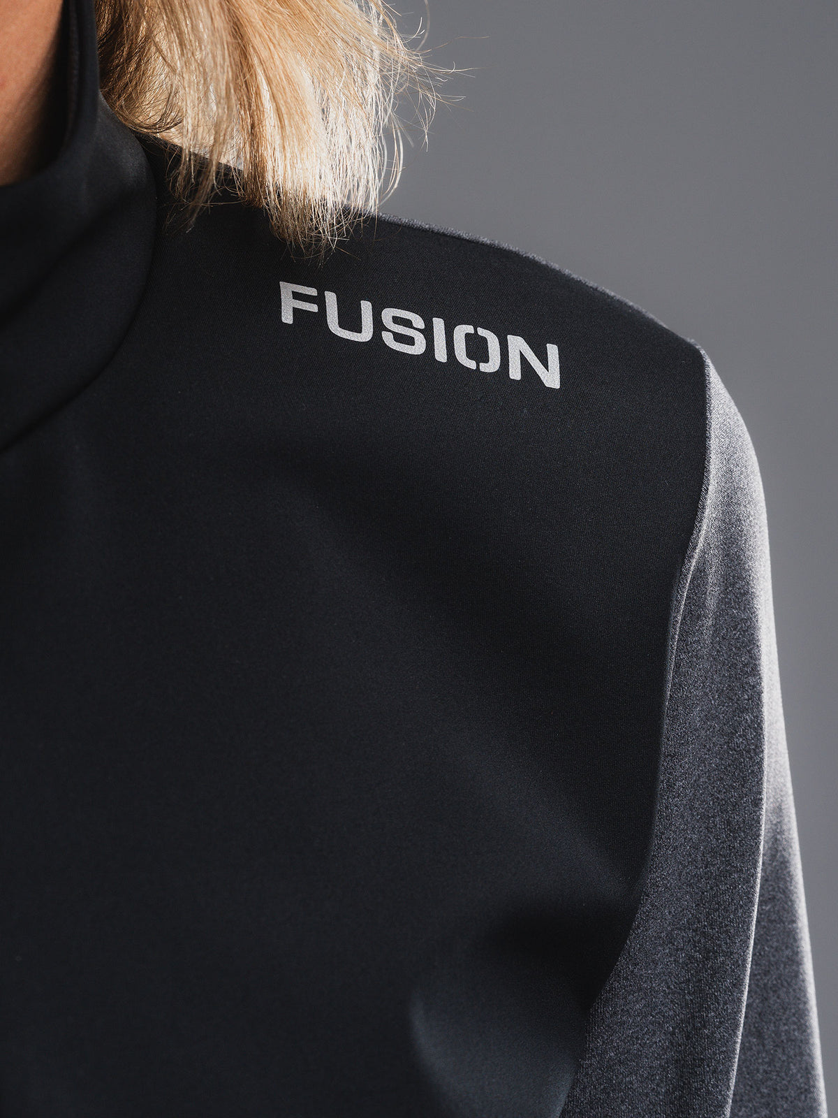 FUSION WOMENS TEMPO! Shield Zip Neck Løbetrøje